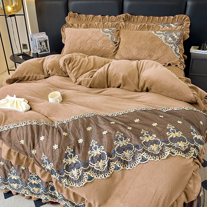 91家纺网 家纺一手货源 找家纺 罗艺轩 2025新款牛奶绒浪漫花边床裙款四件套-暖洋洋（报活动和优惠券后控价99起/控价107起） 暖洋洋-奶咖