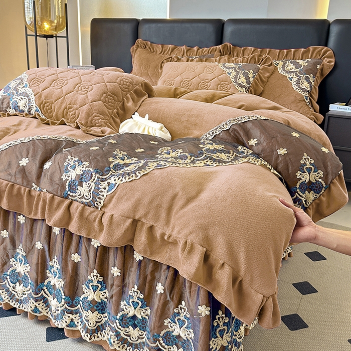 91家纺网 家纺一手货源 找家纺 罗艺轩 2025新款牛奶绒浪漫花边床裙款四件套-暖洋洋（报活动和优惠券后控价99起/控价107起） 暖洋洋-奶咖