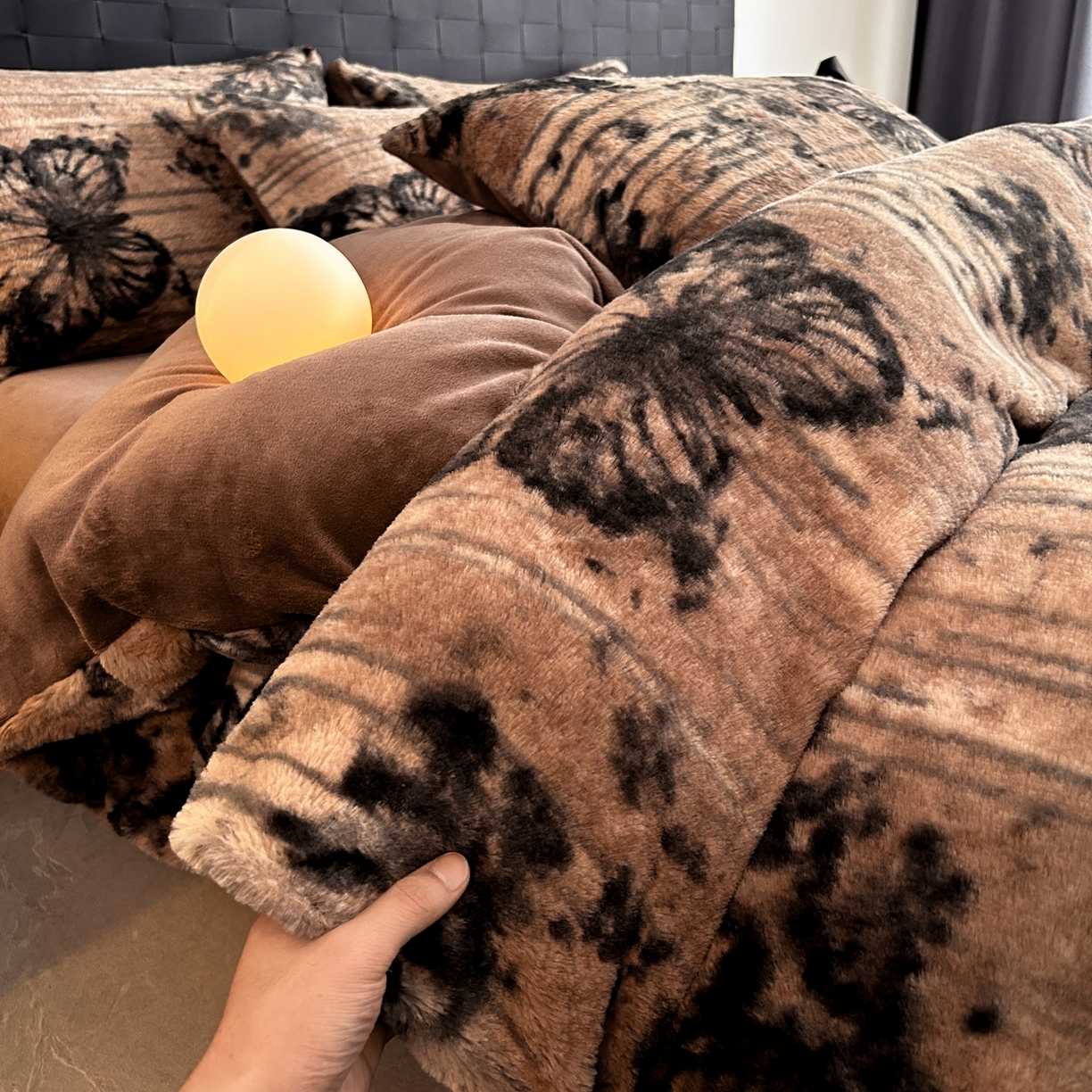 91家纺网 家纺一手货源 找家纺 （总）酱子 2025新款美拉德系兔绒印花四件套