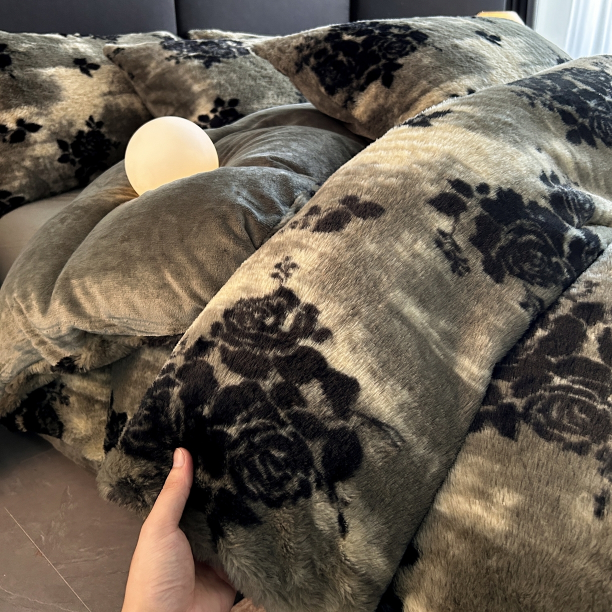 91家纺网 家纺一手货源 找家纺 （总）酱子 2025新款美拉德系兔绒印花四件套