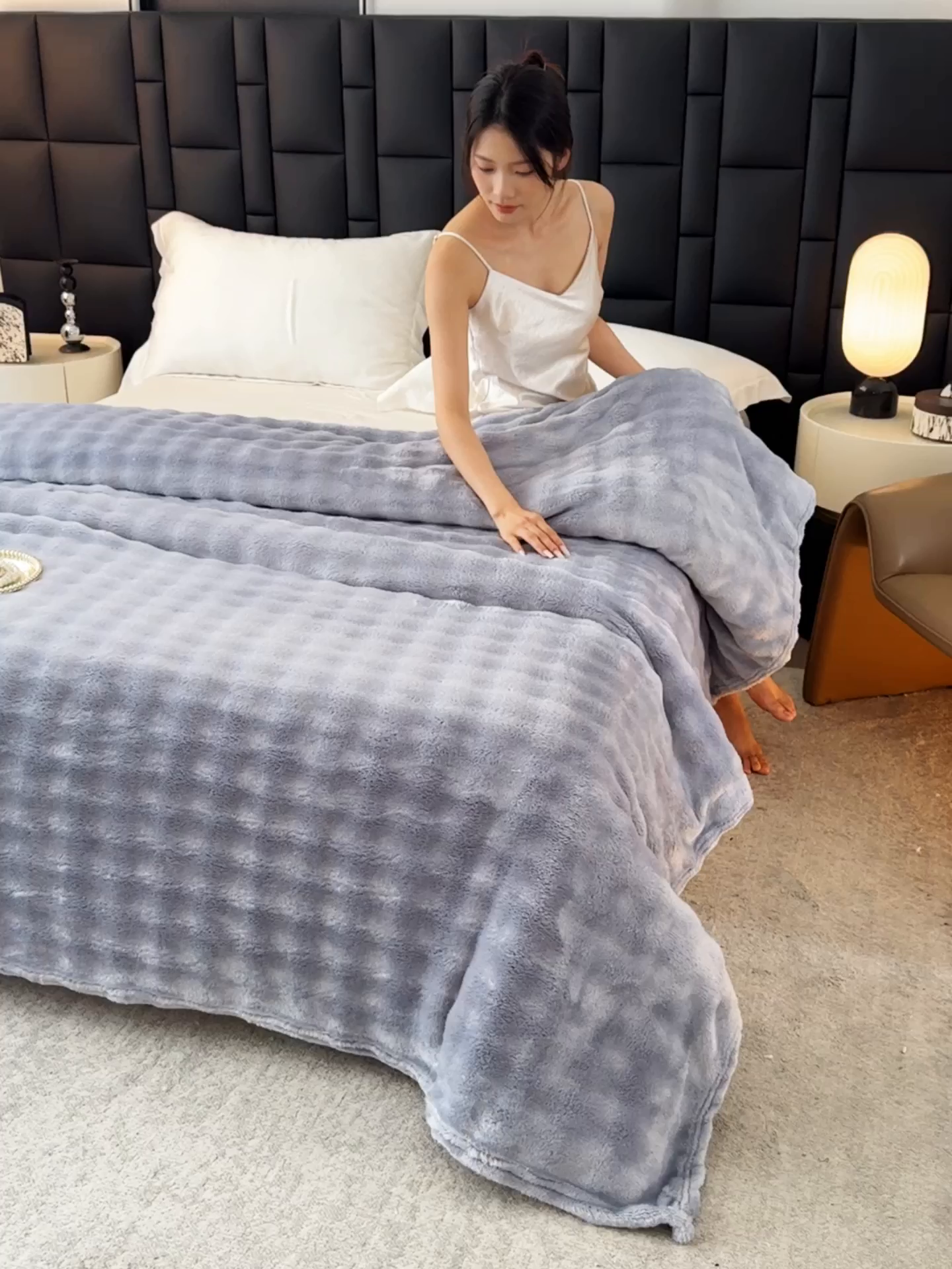 91家纺网 家纺一手货源 找家纺 安琪家纺 2025新款300G炫彩水墨画仿兔毛绒大泡泡绒印花法兰绒毛毯大理石纹休闲毯沙发盖毯跨境外贸出口专供 泡泡纯色-浅灰