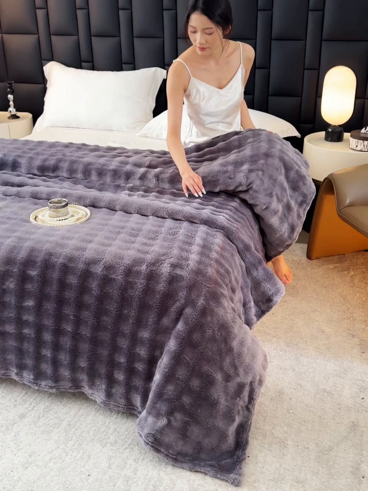 91家纺网 家纺一手货源 找家纺 安琪家纺 2025新款300G炫彩水墨画仿兔毛绒大泡泡绒印花法兰绒毛毯大理石纹休闲毯沙发盖毯跨境外贸出口专供 泡泡纯色-深灰