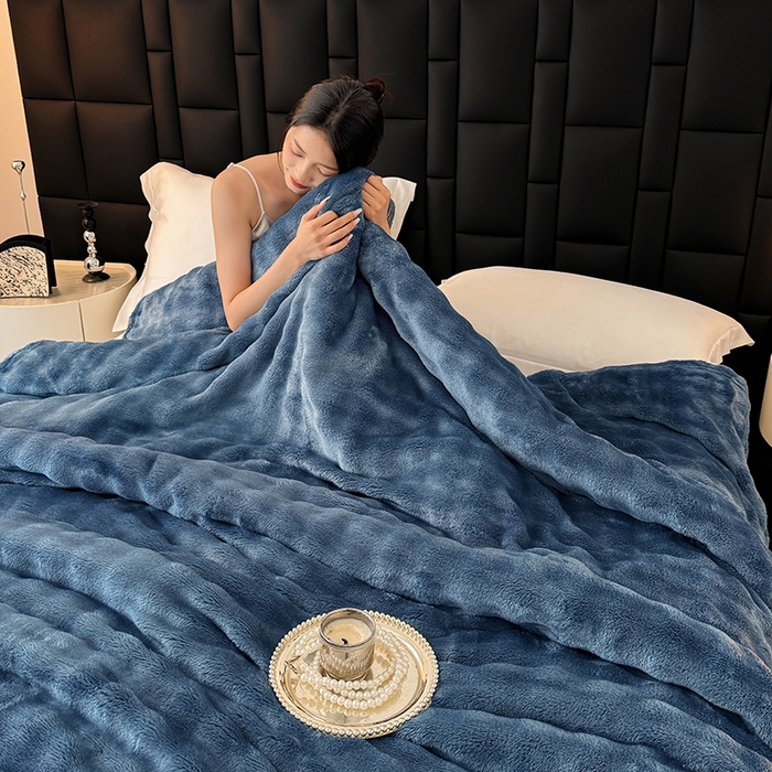 91家纺网 家纺一手货源 找家纺 安琪家纺 2025新款300G炫彩水墨画仿兔毛绒大泡泡绒印花法兰绒毛毯大理石纹休闲毯沙发盖毯跨境外贸出口专供 泡泡纯色-深蓝