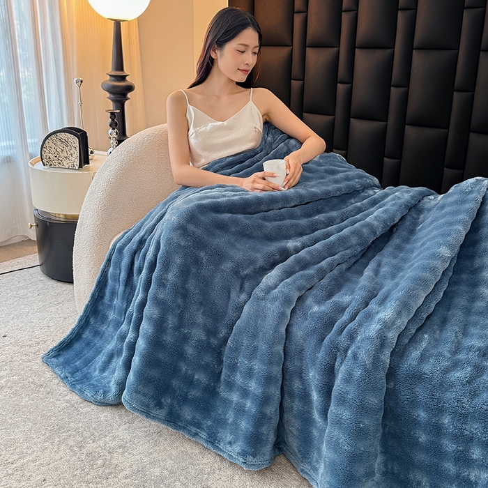 91家纺网 家纺一手货源 找家纺 安琪家纺 2025新款300G炫彩水墨画仿兔毛绒大泡泡绒印花法兰绒毛毯大理石纹休闲毯沙发盖毯跨境外贸出口专供 泡泡纯色-深蓝