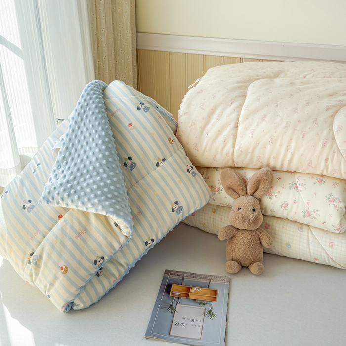 91家纺网 家纺一手货源 找家纺 卡芙芯类馆 2025新款双层纱宝宝绒豆豆被被子被芯 组合图仅做展示不可下单