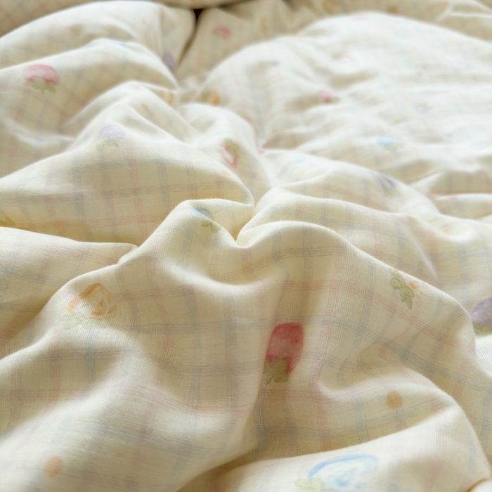 91家纺网 家纺一手货源 找家纺 卡芙芯类馆 2025新款双层纱宝宝绒豆豆被被子被芯 小草莓