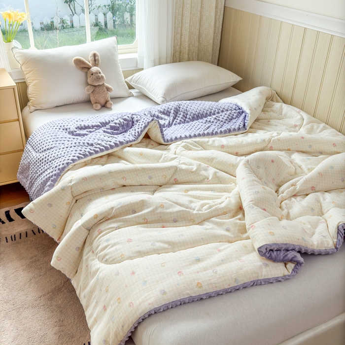 91家纺网 家纺一手货源 找家纺 卡芙芯类馆 2025新款双层纱宝宝绒豆豆被被子被芯 小草莓