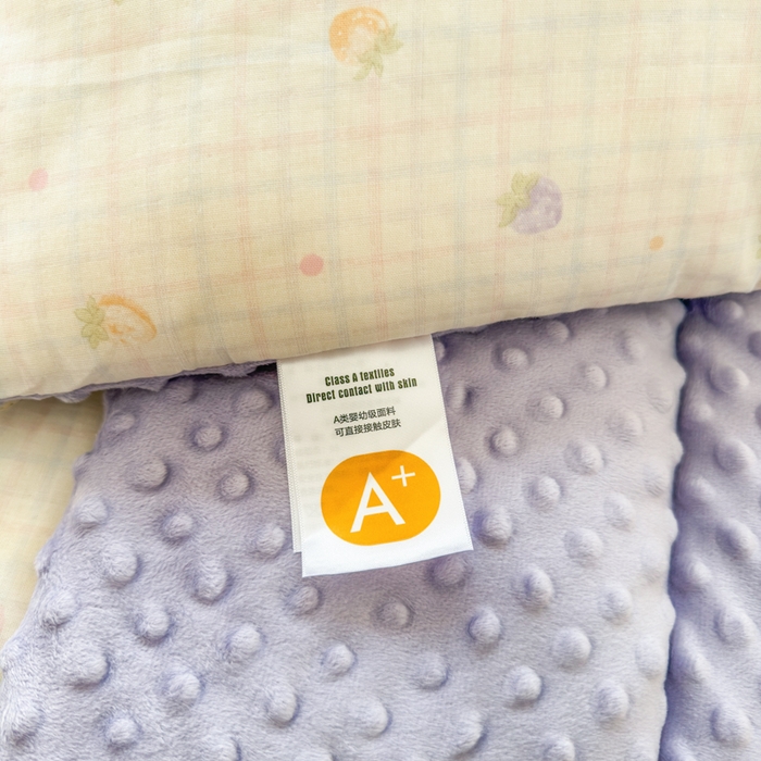 91家纺网 家纺一手货源 找家纺 卡芙芯类馆 2025新款双层纱宝宝绒豆豆被被子被芯 小草莓