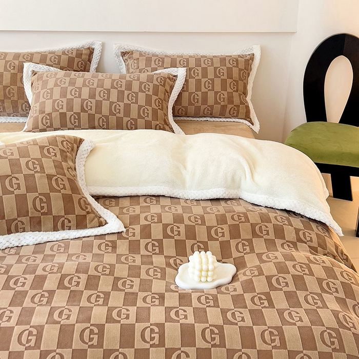 91家纺网 家纺一手货源 找家纺 （总）琪格格纺织 2025新款全消光包边立体简约清新雕花绒四件套