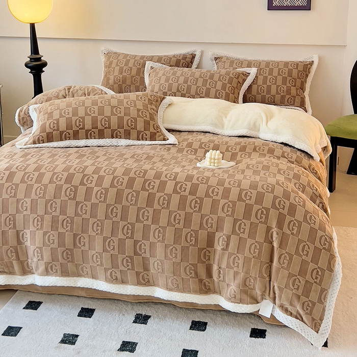 91家纺网 家纺一手货源 找家纺 琪格格纺织 2025新款全消光包边立体简约清新雕花绒四件套 包边绒 麦格娅 咖