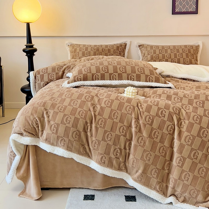 91家纺网 家纺一手货源 找家纺 琪格格纺织 2025新款全消光包边立体简约清新雕花绒四件套 包边绒 麦格娅 咖