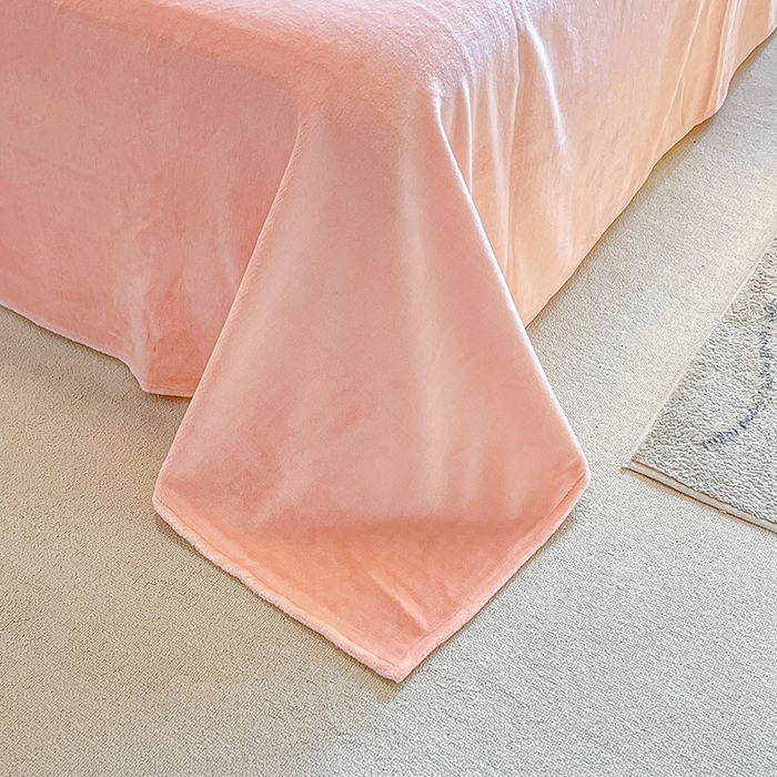 91家纺网 家纺一手货源 找家纺 琪格格纺织 2025新款全消光包边立体简约清新雕花绒四件套 雕花包边-阿芙朵 粉