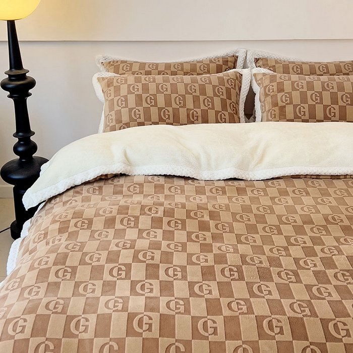 91家纺网 家纺一手货源 找家纺 （总）琪格格纺织 2025新款全消光包边立体简约清新雕花绒四件套