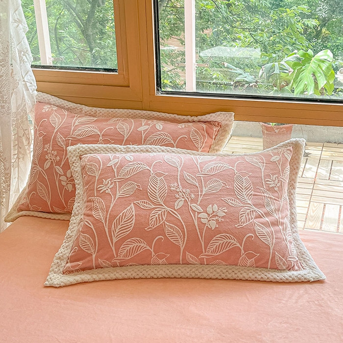 琪格格纺织 2025新款全消光包边立体简约清新雕花绒四件套 雕花包边-迪娅妮 粉玉