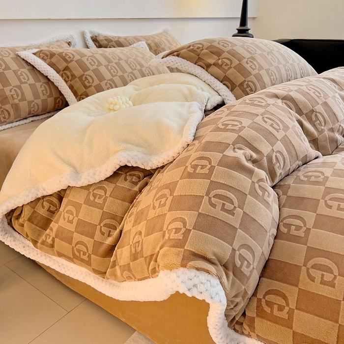 91家纺网 家纺一手货源 找家纺 琪格格纺织 2025新款全消光包边立体简约清新雕花绒四件套 包边绒 麦格娅 咖