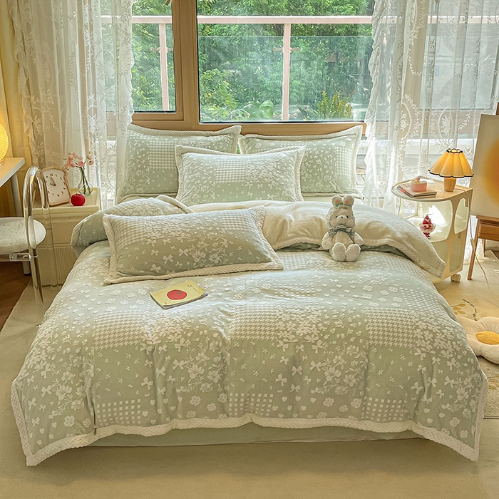 91家纺网 家纺一手货源 找家纺 （总）琪格格纺织 2025新款全消光包边立体简约清新雕花绒四件套