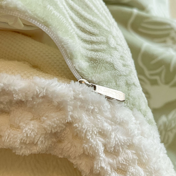 91家纺网 家纺一手货源 找家纺 琪格格纺织 2025新款全消光包边立体简约清新雕花绒四件套 雕花包边- 安妮花苑 绿