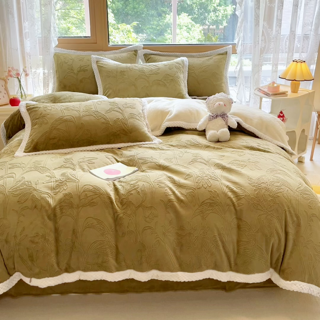 91家纺网 家纺一手货源 找家纺 琪格格纺织 2025新款全消光包边立体简约清新雕花绒四件套 雕花包边- 枝枝叶叶 海棠绿