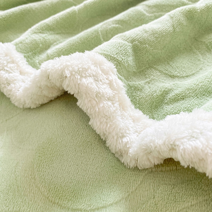 91家纺网 家纺一手货源 找家纺 琪格格纺织 2025新款全消光包边立体简约清新雕花绒四件套 雕花包边-雕花小熊 草绿