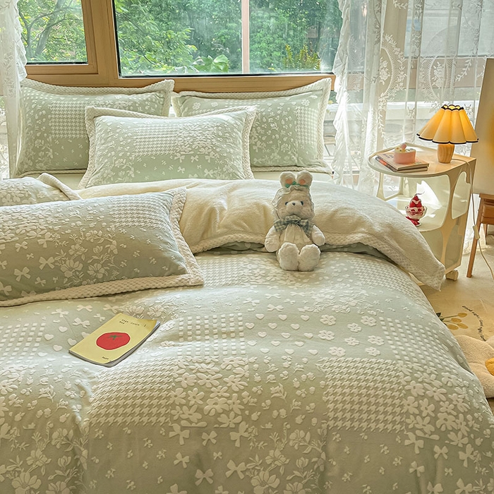 91家纺网 家纺一手货源 找家纺 琪格格纺织 2025新款全消光包边立体简约清新雕花绒四件套 雕花包边-阿芙朵 绿