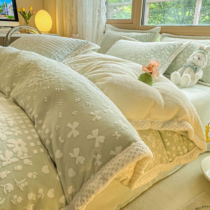 91家纺网 家纺一手货源 找家纺 琪格格纺织 2025新款全消光包边立体简约清新雕花绒四件套 雕花包边-阿芙朵 绿