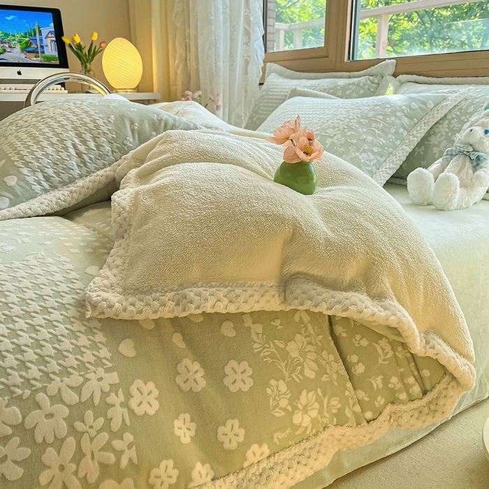 91家纺网 家纺一手货源 找家纺 琪格格纺织 2025新款全消光包边立体简约清新雕花绒四件套 雕花包边-阿芙朵 绿