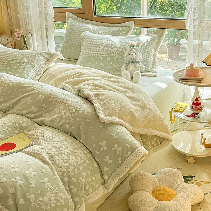 91家纺网 家纺一手货源 找家纺 琪格格纺织 2025新款全消光包边立体简约清新雕花绒四件套 雕花包边-阿芙朵 绿