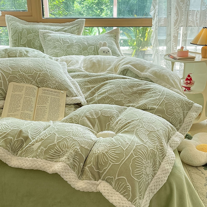 91家纺网 家纺一手货源 找家纺 琪格格纺织 2025新款全消光包边立体简约清新雕花绒四件套 雕花包边- 安妮花苑 绿