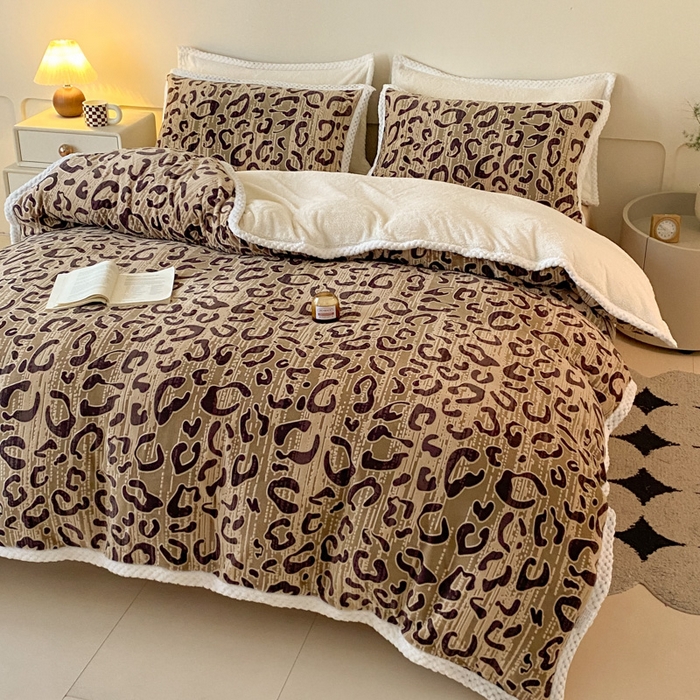 91家纺网 家纺一手货源 找家纺 琪格格纺织 2025新款全消光包边立体简约清新雕花绒四件套 雕花包边绒-维密咖