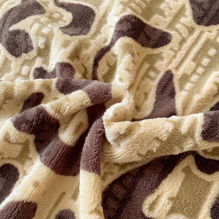 91家纺网 家纺一手货源 找家纺 琪格格纺织 2025新款全消光包边立体简约清新雕花绒四件套 雕花包边绒-维密咖