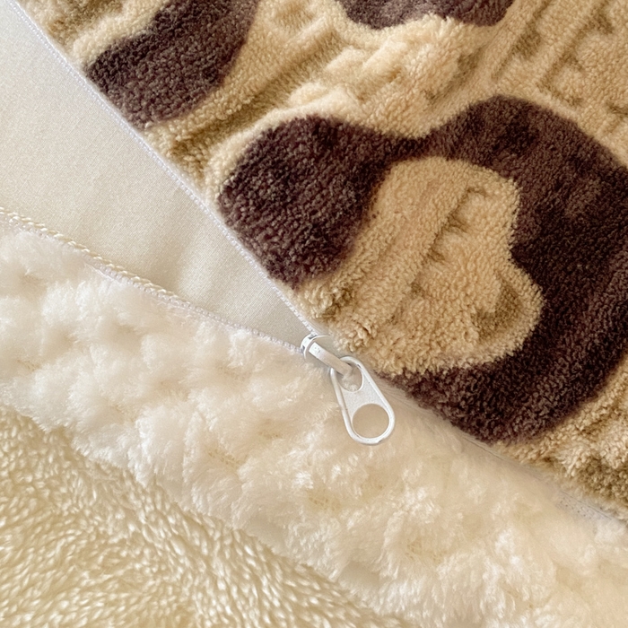 91家纺网 家纺一手货源 找家纺 琪格格纺织 2025新款全消光包边立体简约清新雕花绒四件套 雕花包边绒-维密咖