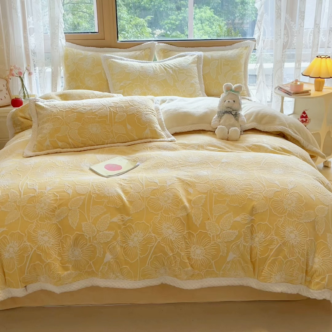 91家纺网 家纺一手货源 找家纺 琪格格纺织 2025新款全消光包边立体简约清新雕花绒四件套 雕花包边- 安妮花苑 绿