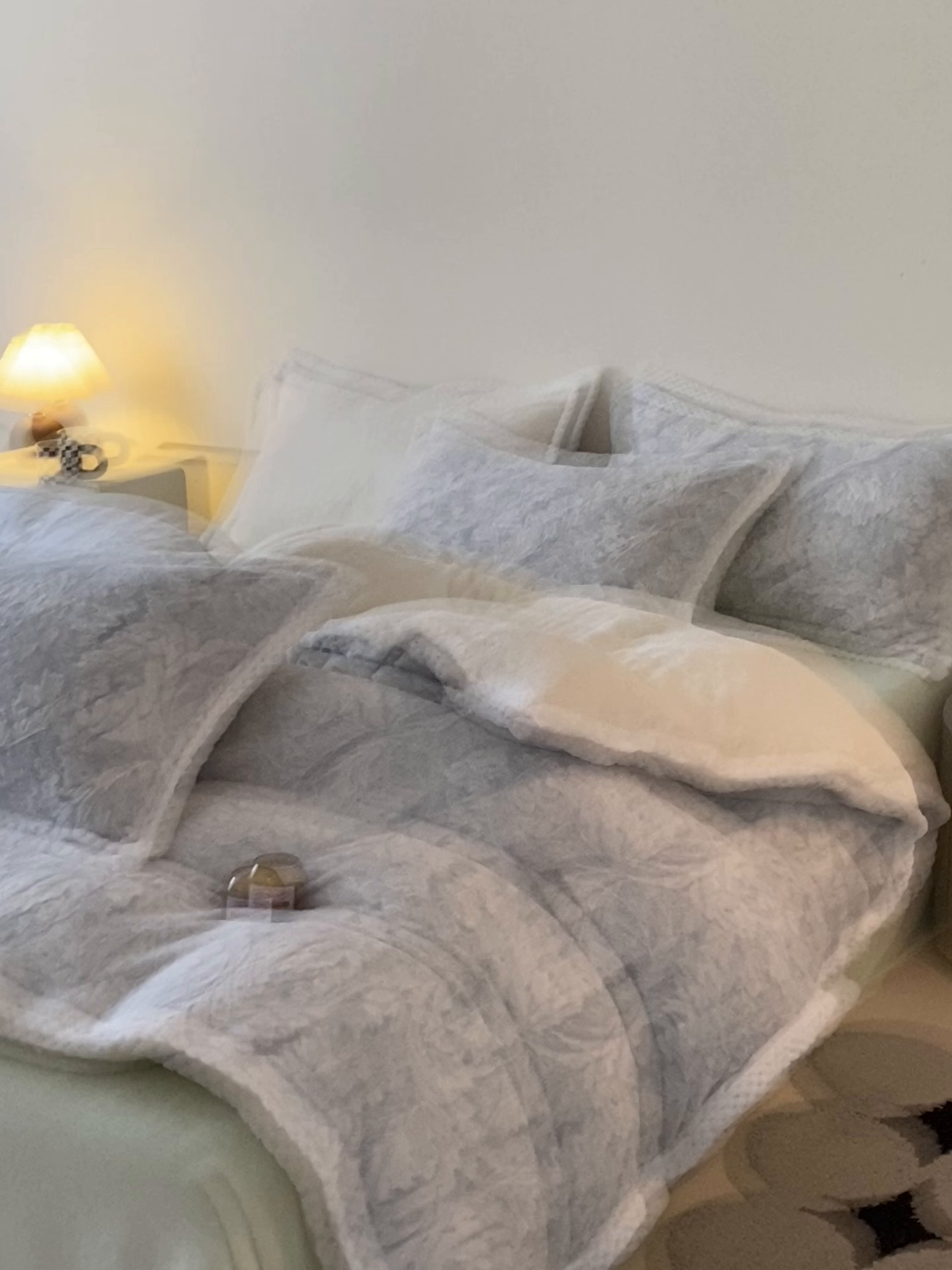 91家纺网 家纺一手货源 找家纺 琪格格纺织 2025新款全消光包边立体简约清新雕花绒四件套 雕花包边绒-叶之恋青