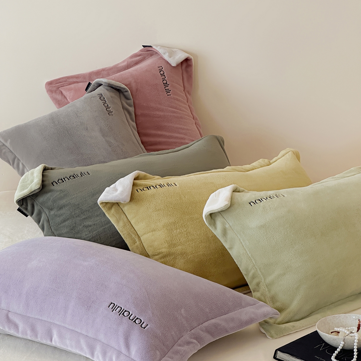 JUICY 橘滋家纺 2025新款高奢软糯质感极简慕斯牛奶绒四件套-布拉格冬日 组合图