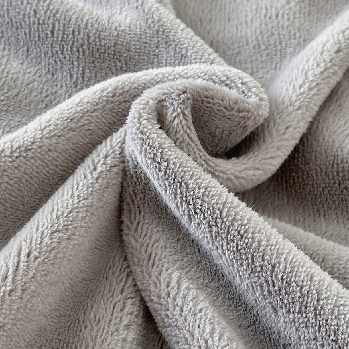 91家纺网 家纺一手货源 找家纺 JUICY 橘滋家纺 2025新款高奢软糯质感极简慕斯牛奶绒四件套-布拉格冬日 布拉格冬日-冰岛灰