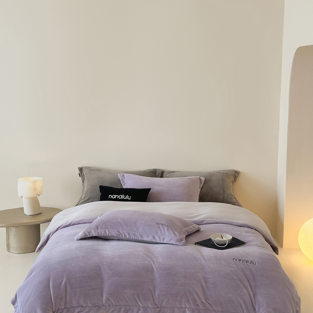 91家纺网 家纺一手货源 找家纺 JUICY 橘滋家纺 2025新款高奢软糯质感极简慕斯牛奶绒四件套-布拉格冬日 布拉格冬日-洛桑紫