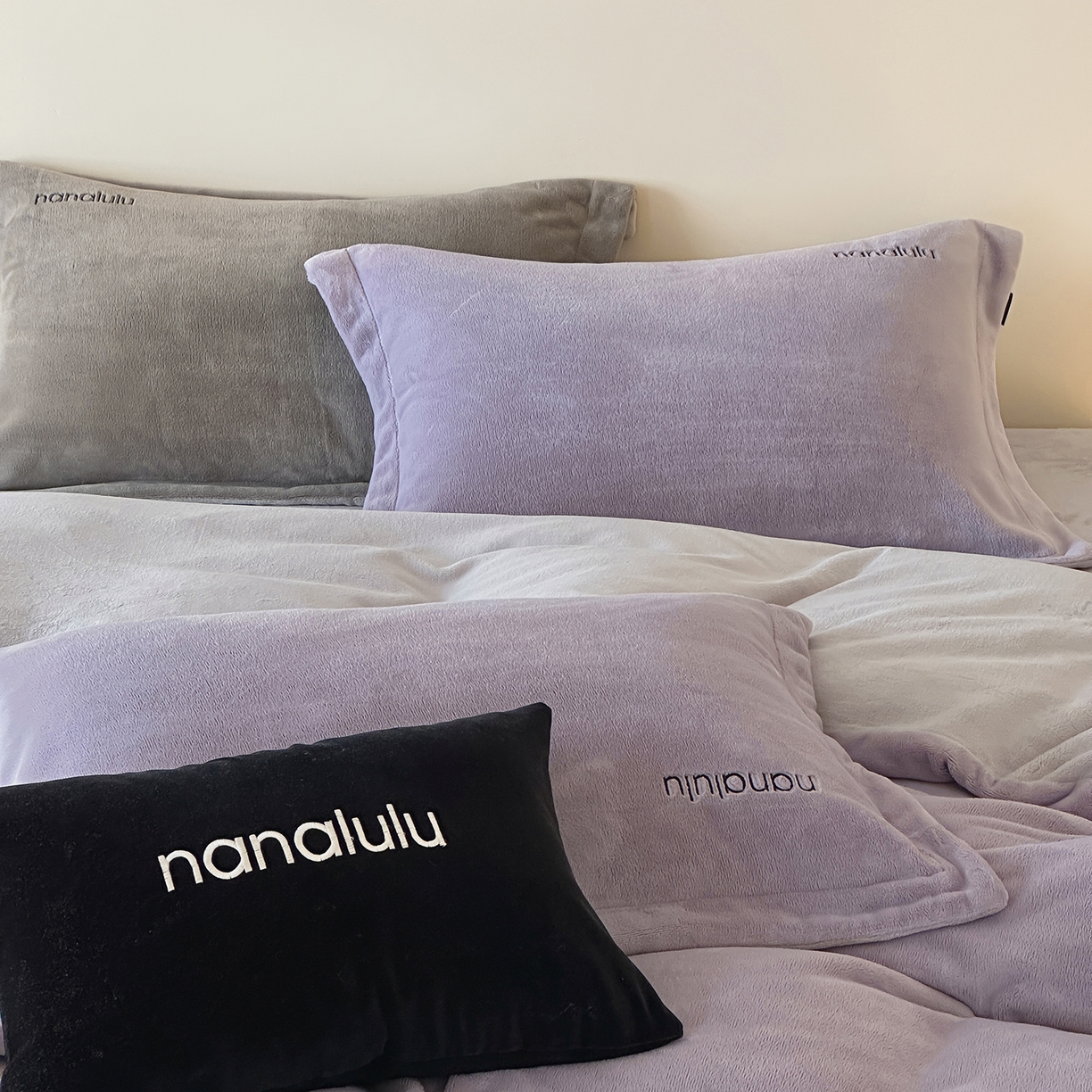 91家纺网 家纺一手货源 找家纺 JUICY 橘滋家纺 2025新款高奢软糯质感极简慕斯牛奶绒四件套-布拉格冬日 布拉格冬日-洛桑紫