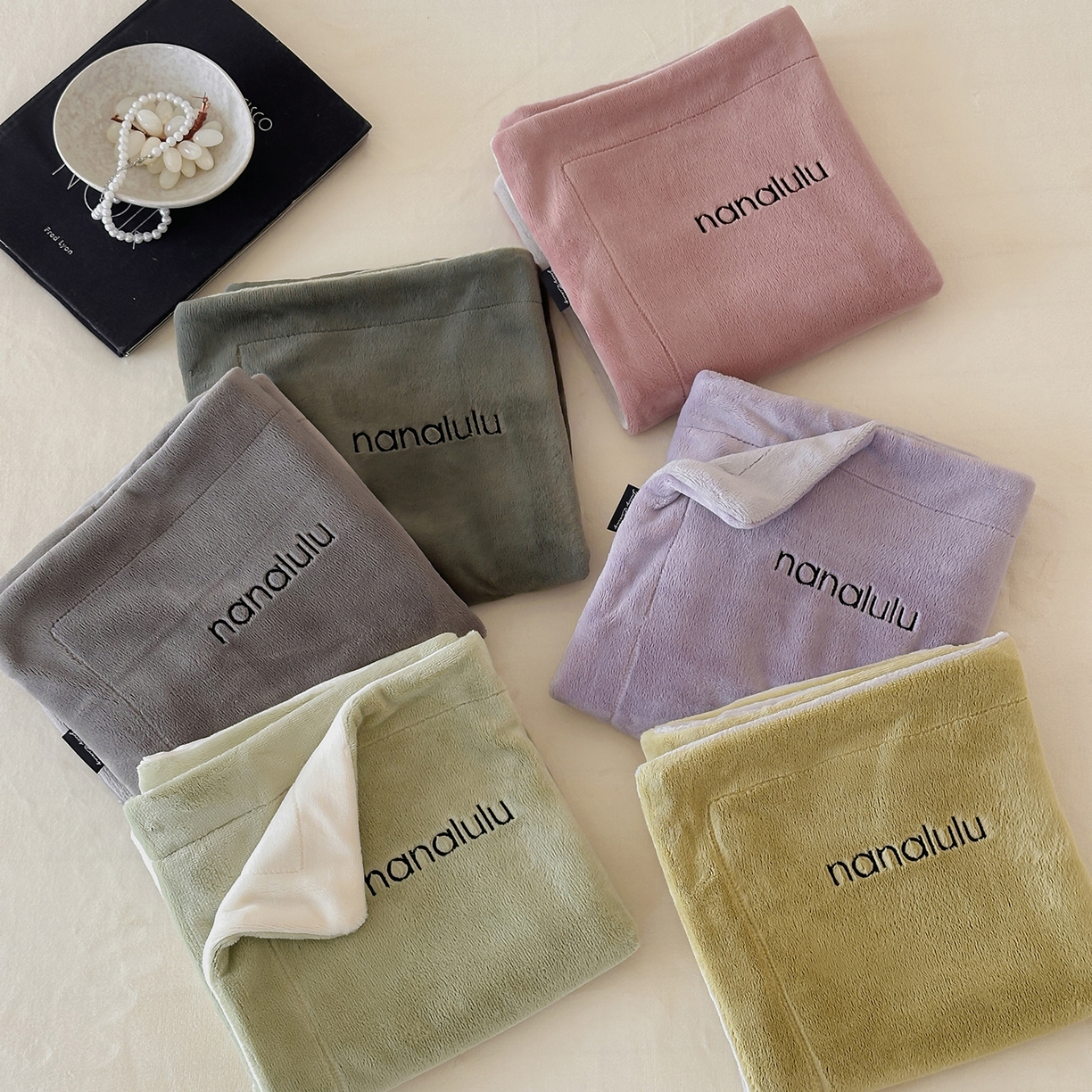 91家纺网 家纺一手货源 找家纺 JUICY 橘滋家纺 2025新款高奢软糯质感极简慕斯牛奶绒四件套-布拉格冬日 组合图