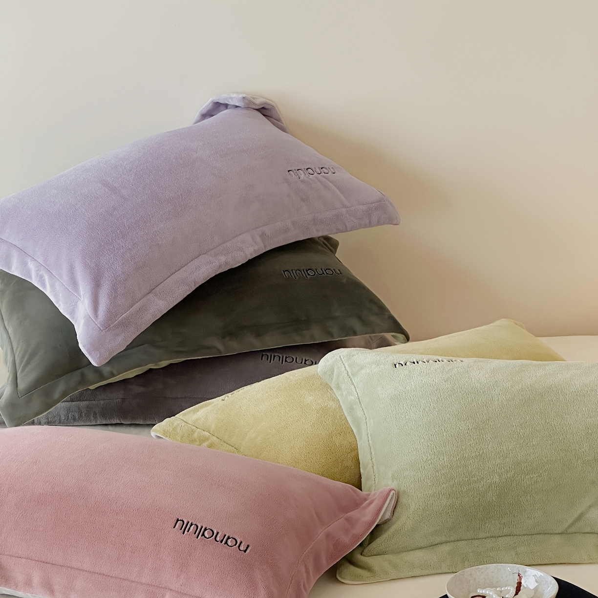 91家纺网 家纺一手货源 找家纺 JUICY 橘滋家纺 2025新款高奢软糯质感极简慕斯牛奶绒四件套-布拉格冬日 组合图