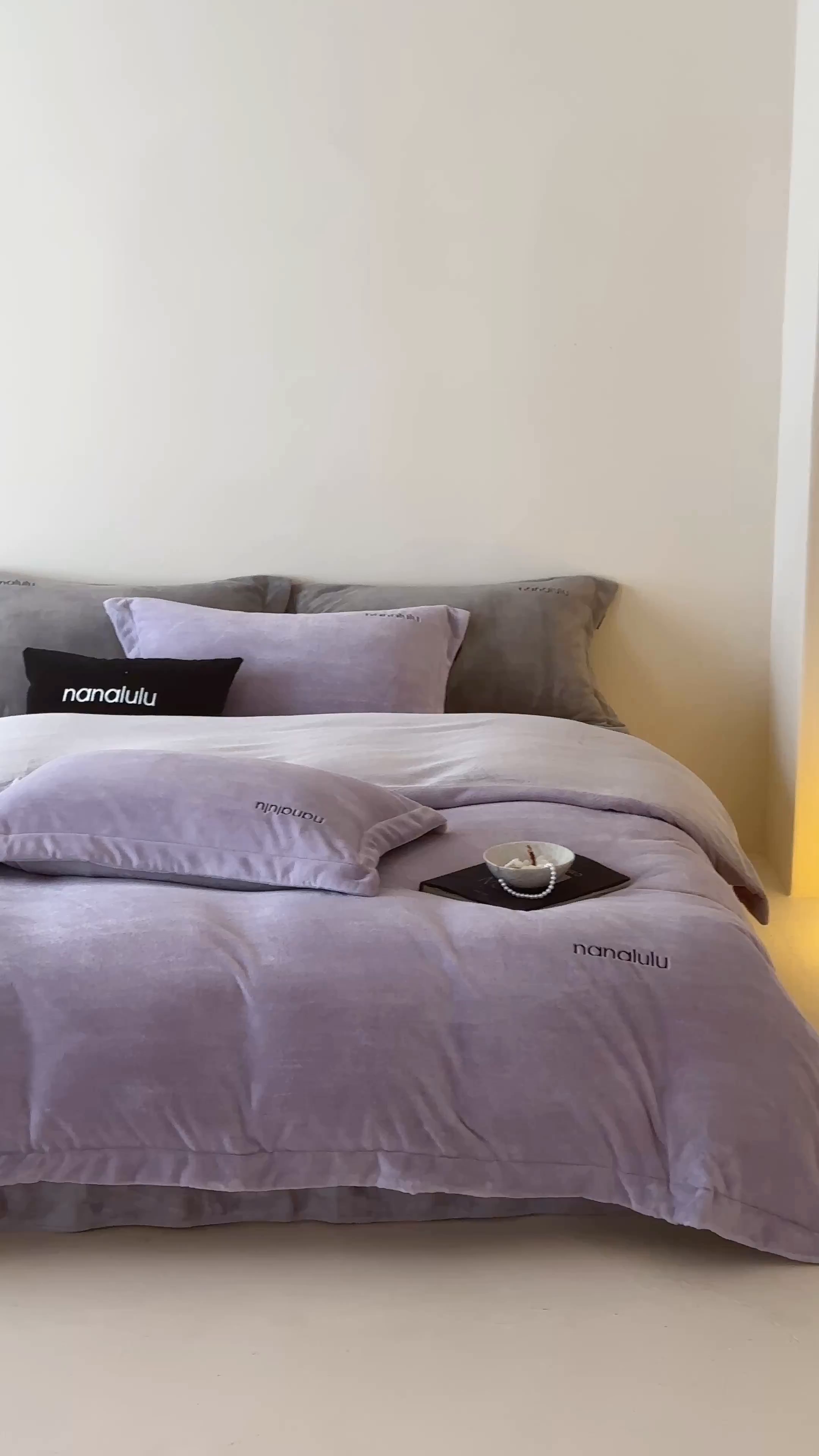 91家纺网 家纺一手货源 找家纺 JUICY 橘滋家纺 2025新款高奢软糯质感极简慕斯牛奶绒四件套-布拉格冬日 布拉格冬日-洛桑紫