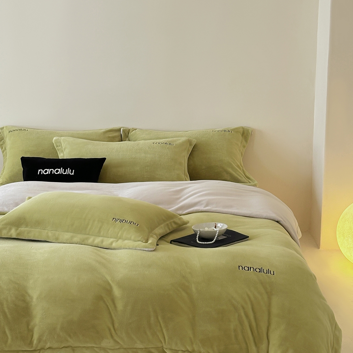 91家纺网 家纺一手货源 找家纺 JUICY 橘滋家纺 2025新款高奢软糯质感极简慕斯牛奶绒四件套-布拉格冬日 布拉格冬日-尾草卡灰