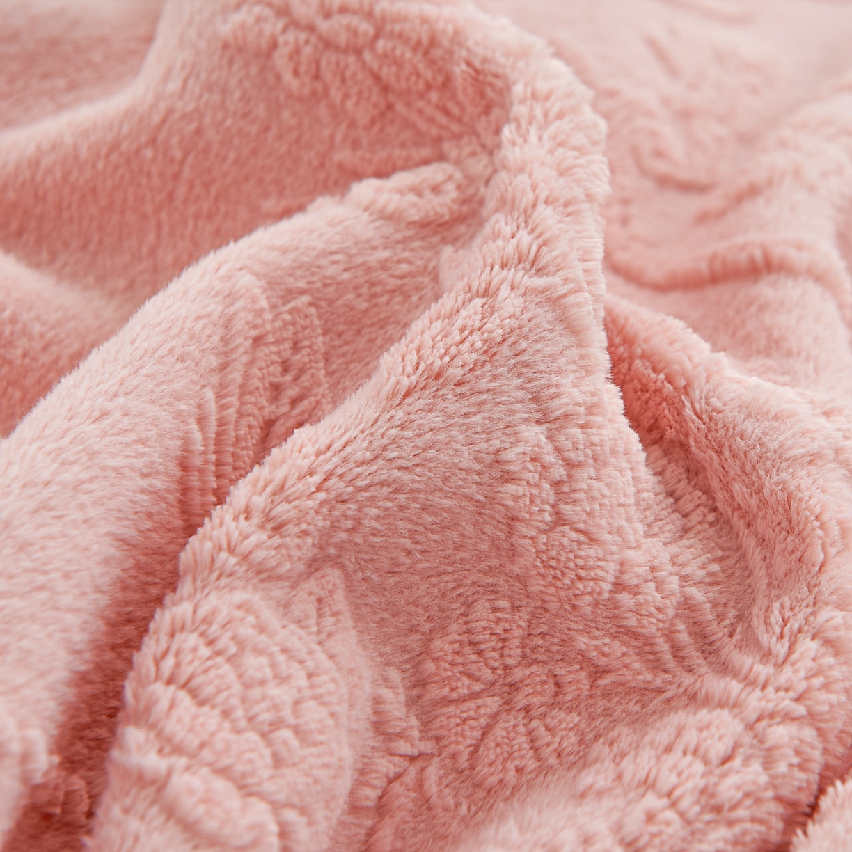 91家纺网 家纺一手货源 找家纺 2025新款纯色雕花全消光牛奶绒蕾丝绣花被套夹棉床裙 床盖款四件套（控价268) 豆纱色