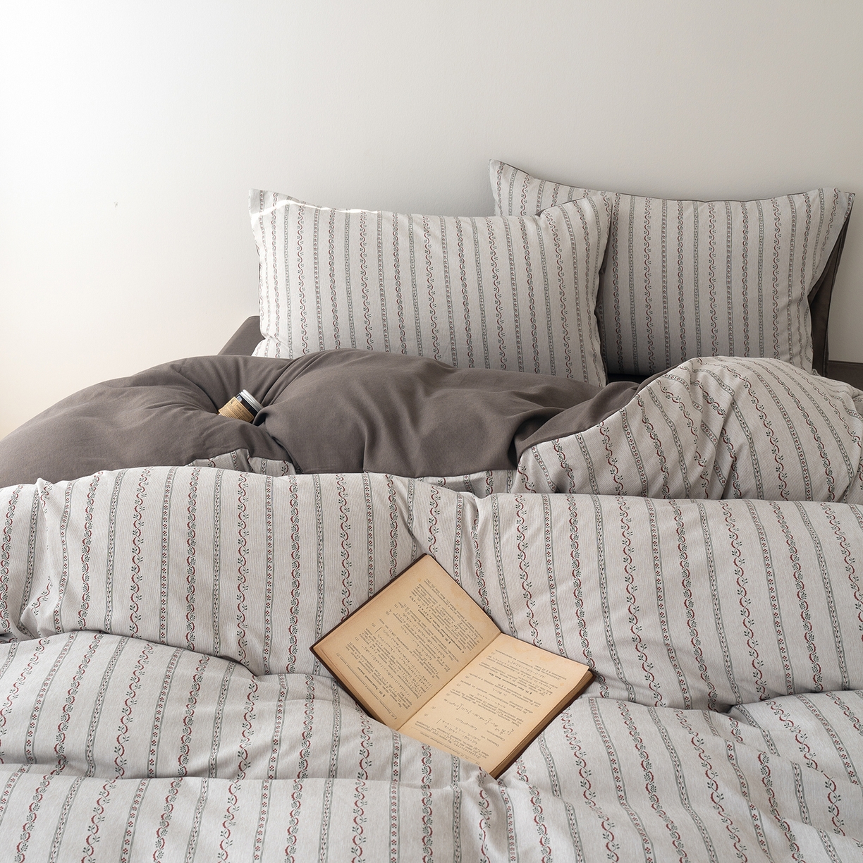 91家纺网 家纺一手货源 找家纺 竹合家纺 2025秋冬新款加厚磨毛色织暖绒系列针织四件套高克重 绅士灰