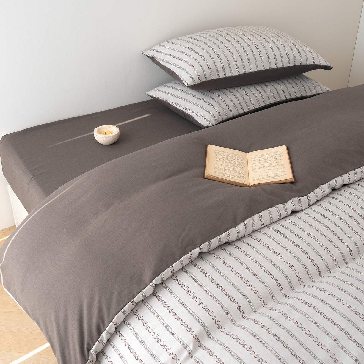 91家纺网 家纺一手货源 找家纺 竹合家纺 2025秋冬新款加厚磨毛色织暖绒系列针织四件套高克重 绅士灰