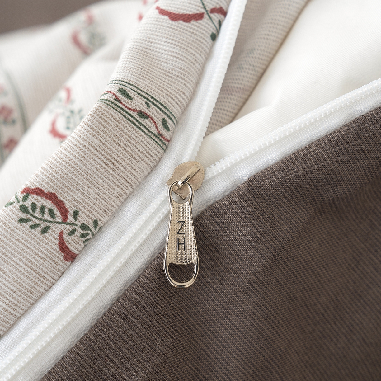 91家纺网 家纺一手货源 找家纺 竹合家纺 2025秋冬新款加厚磨毛色织暖绒系列针织四件套高克重 绅士灰