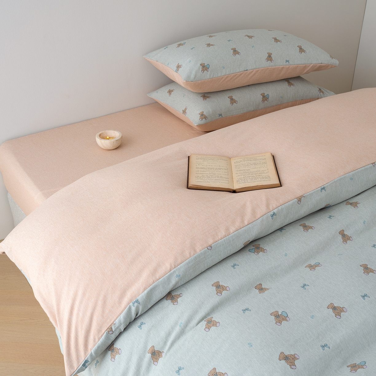 91家纺网 家纺一手货源 找家纺 竹合家纺 2025秋冬新款加厚磨毛色织暖绒系列针织四件套高克重 小熊维尼