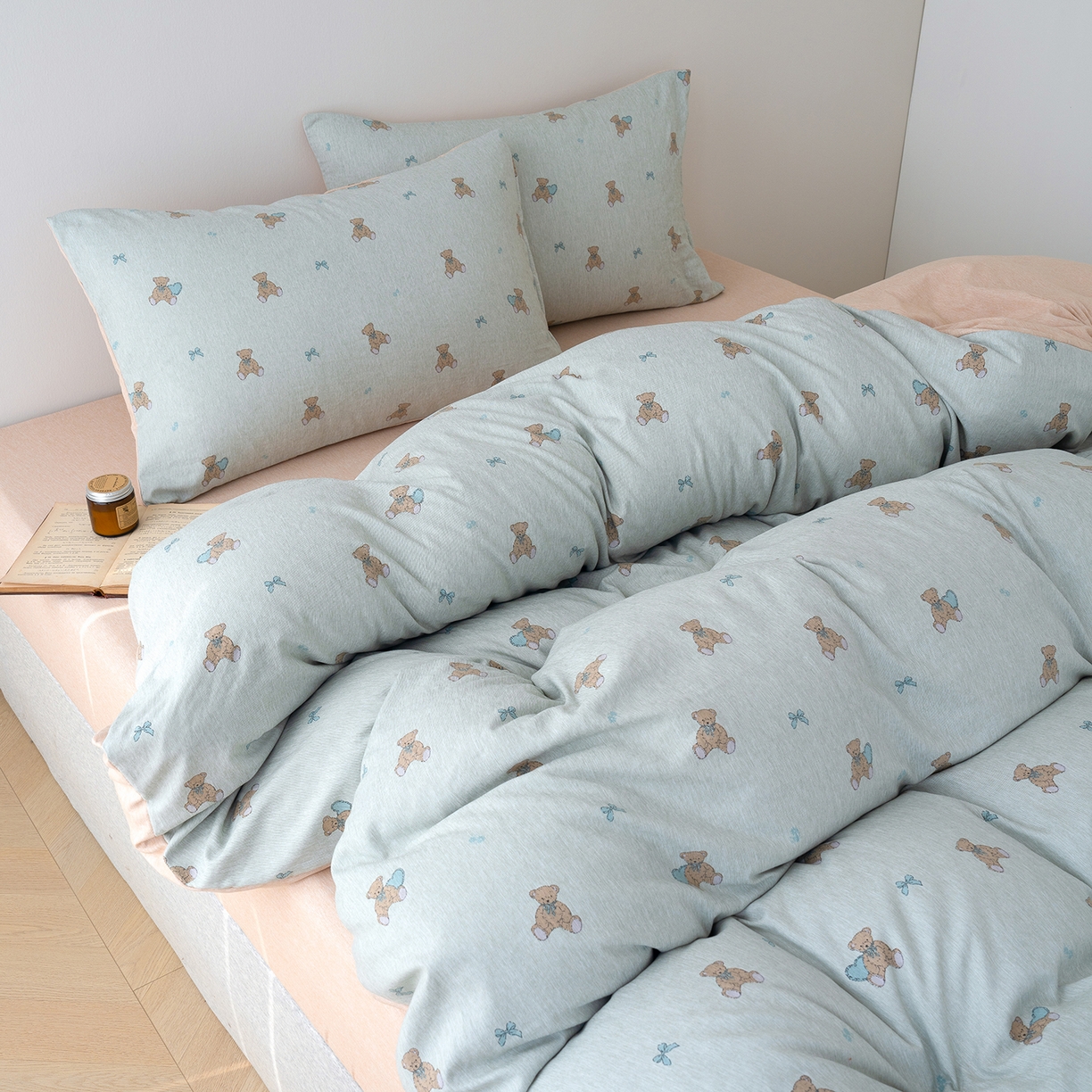 91家纺网 家纺一手货源 找家纺 竹合家纺 2025秋冬新款加厚磨毛色织暖绒系列针织四件套高克重 小熊维尼