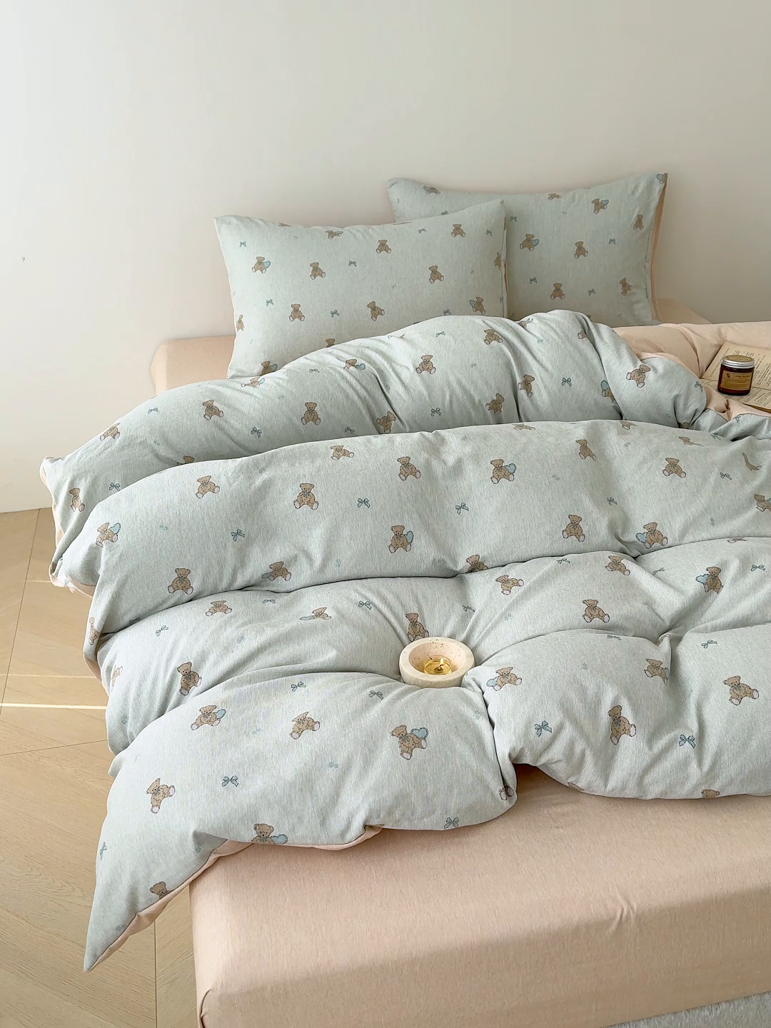 91家纺网 家纺一手货源 找家纺 竹合家纺 2025秋冬新款加厚磨毛色织暖绒系列针织四件套高克重 小熊维尼