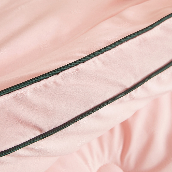 91家纺网 家纺一手货源 找家纺 一诺家居 2025新款立体提花大豆被单边冬被学生宿舍单人被褥 棉意 柔感粉