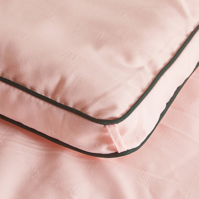 91家纺网 家纺一手货源 找家纺 一诺家居 2025新款立体提花大豆被单边冬被学生宿舍单人被褥 棉意 柔感粉